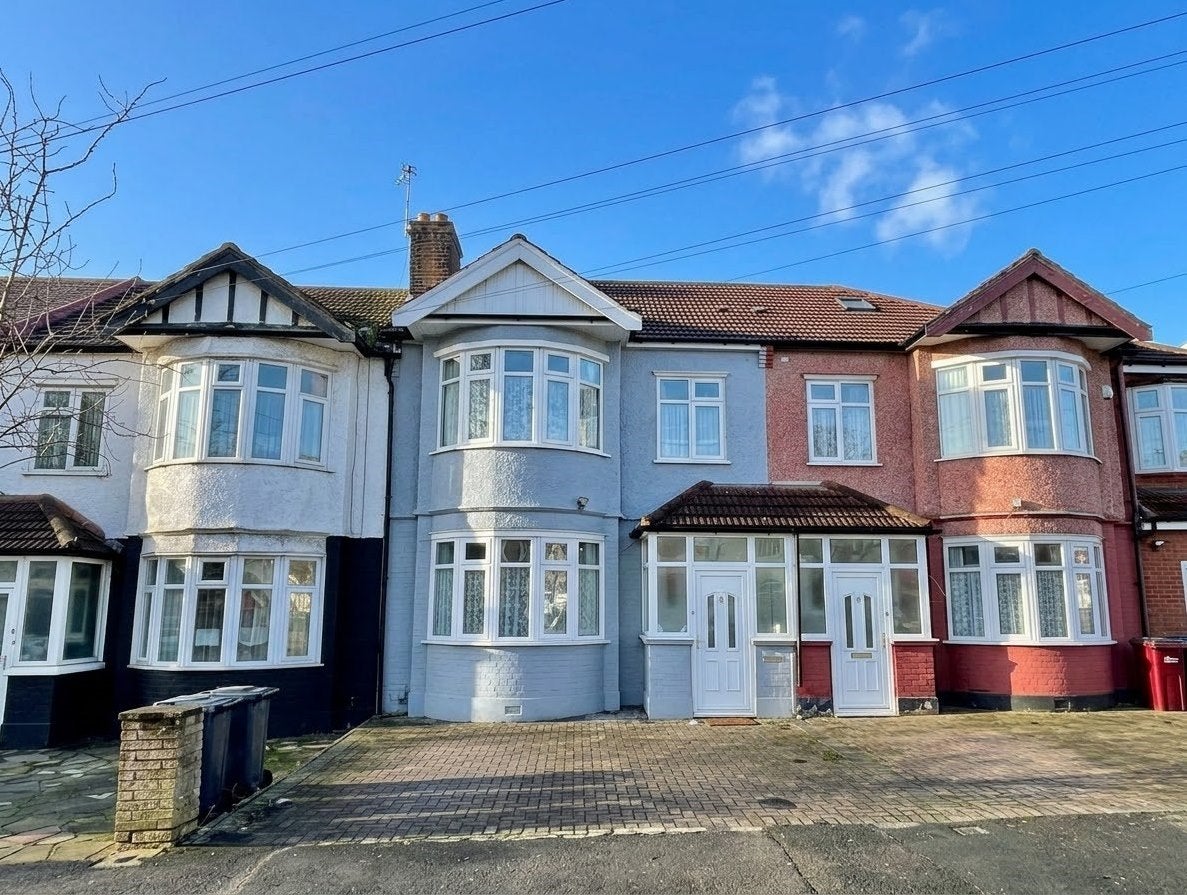 House Ridgeway Gardens in Greater London