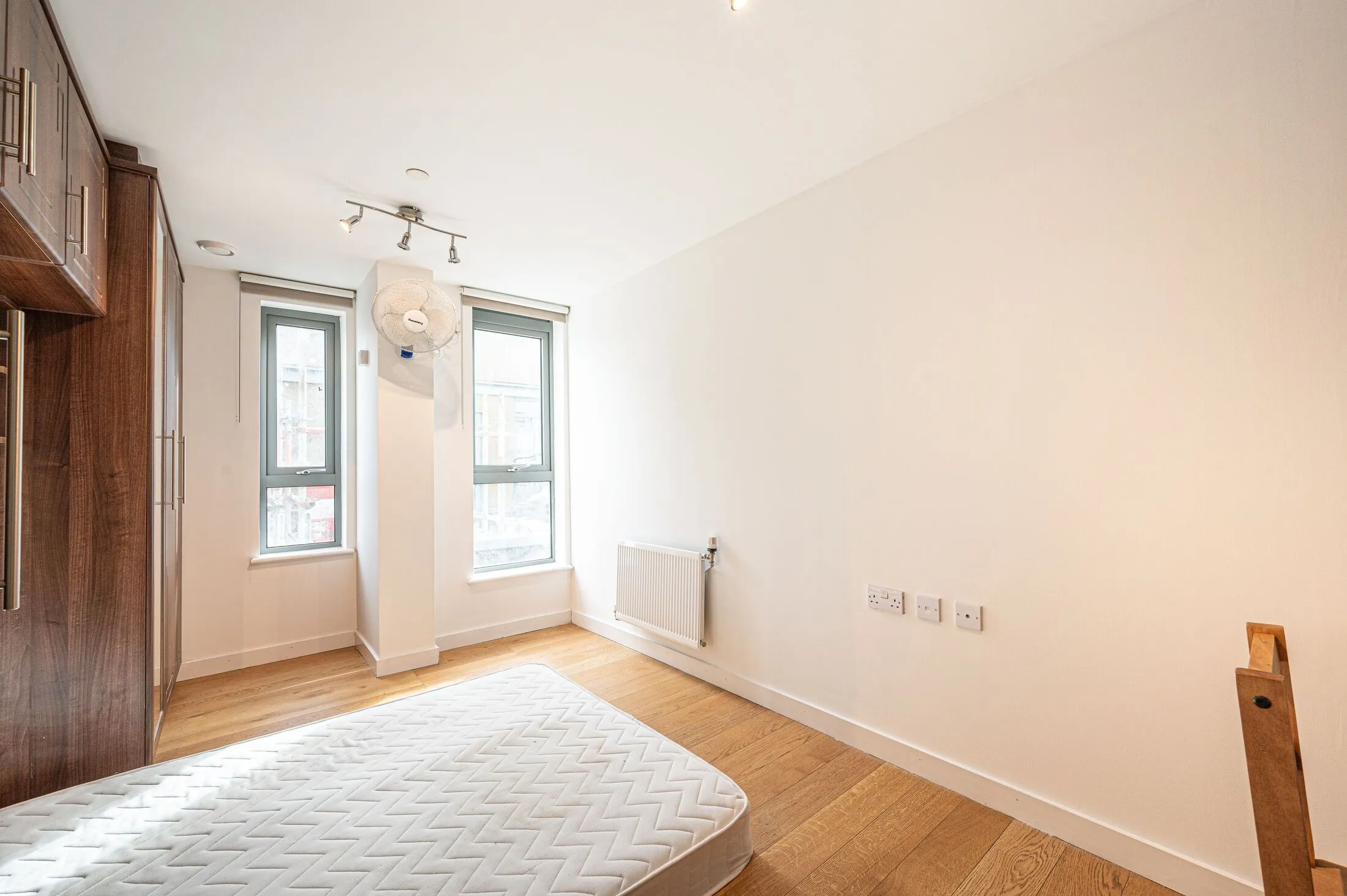 Flat Chatsworth Avenue in Greater London