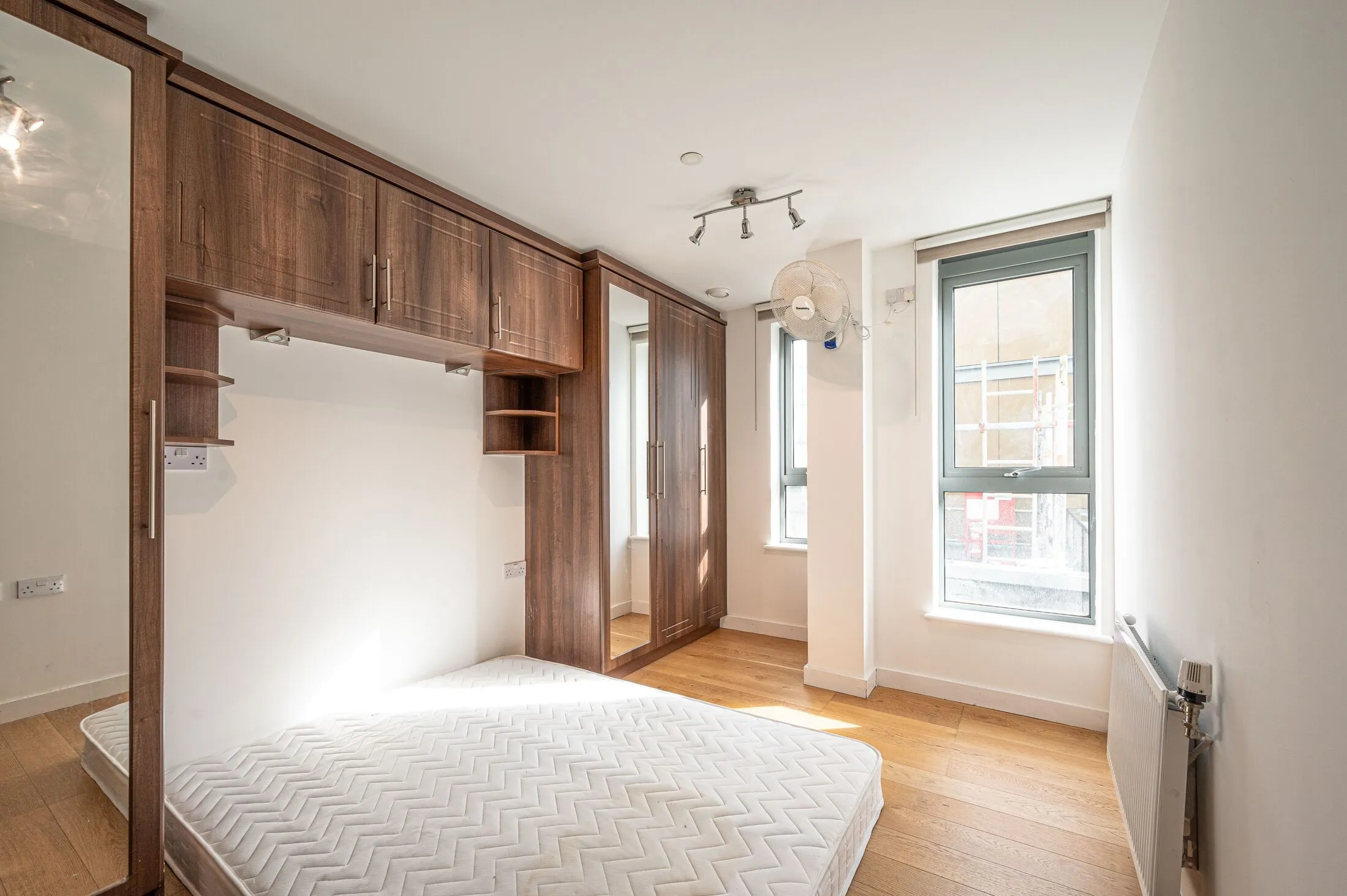 Flat Chatsworth Avenue in Greater London