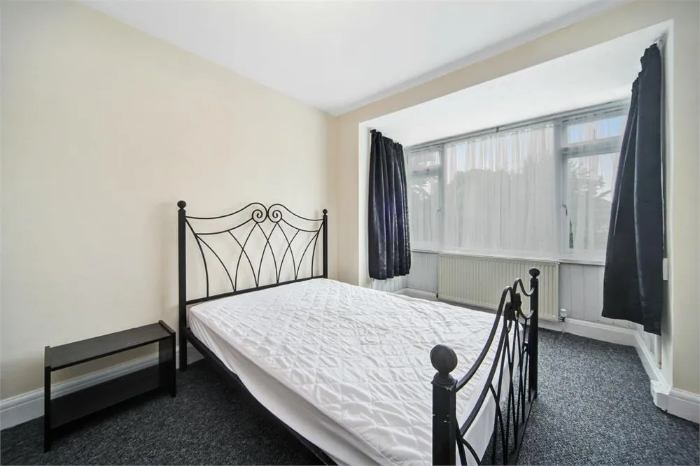 Flat Eton Avenue in Greater London