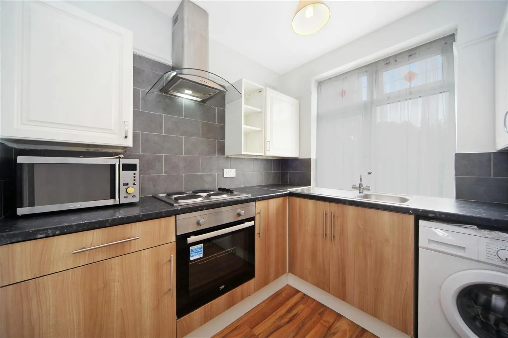 Flat Eton Avenue in Greater London