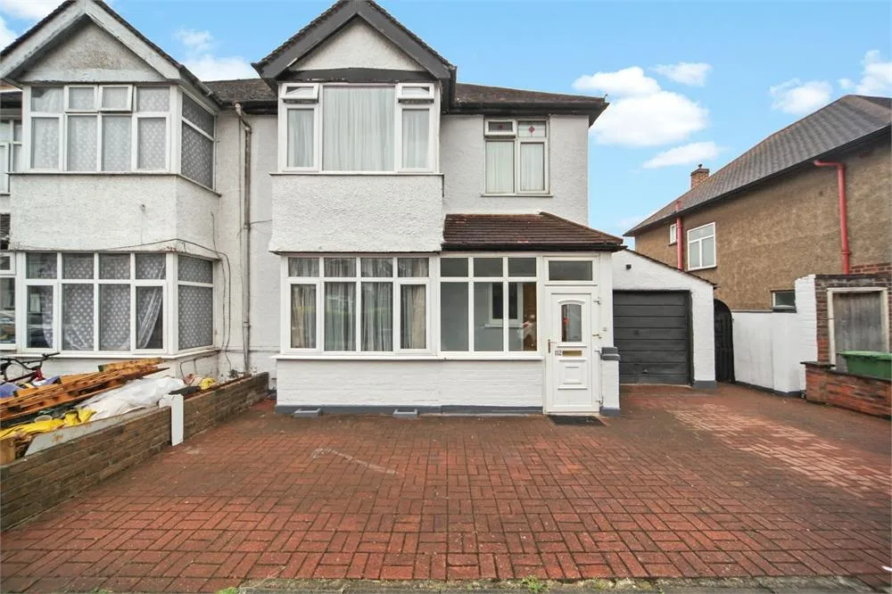 Flat Eton Avenue in Greater London