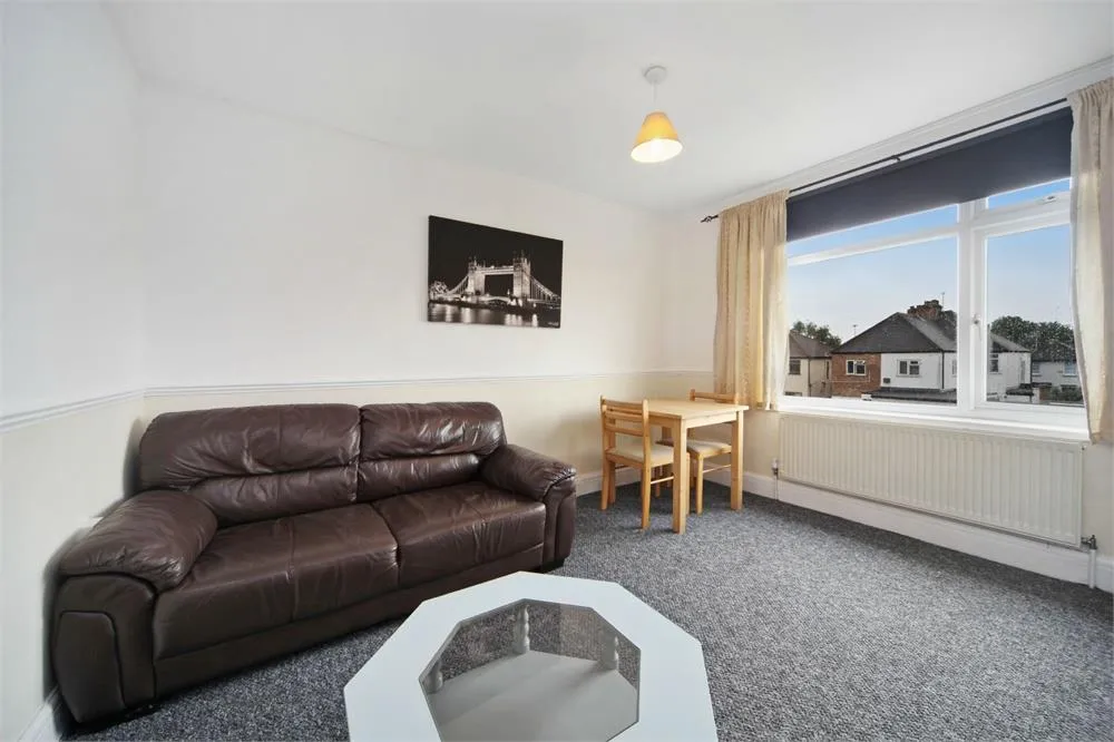 Flat Eton Avenue in Greater London