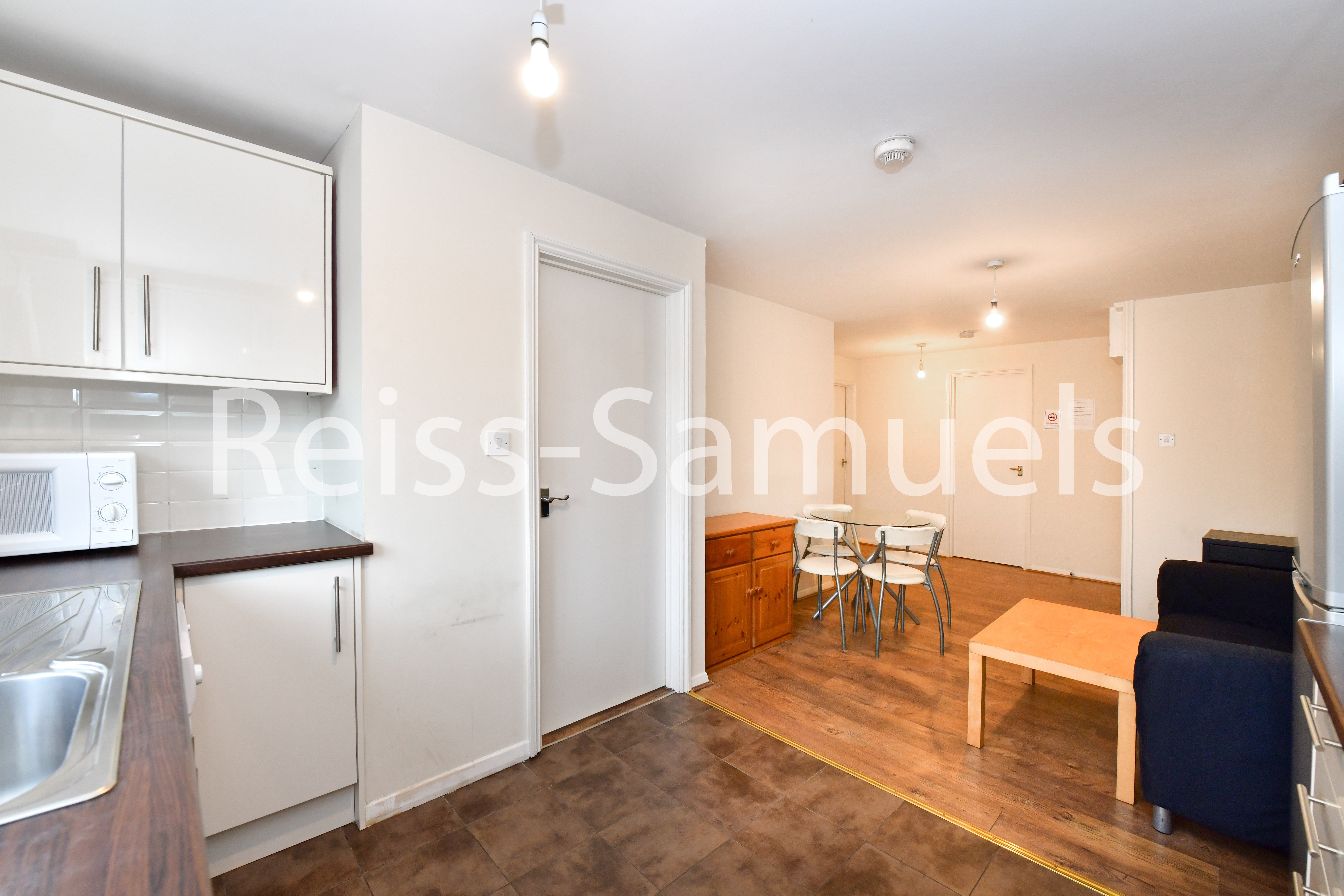 Flat Ambassador Square in Greater London