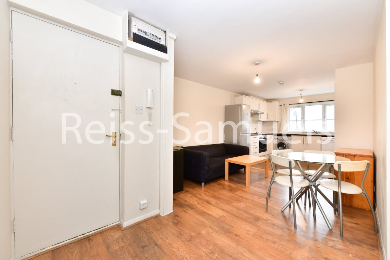 Flat Ambassador Square in Greater London