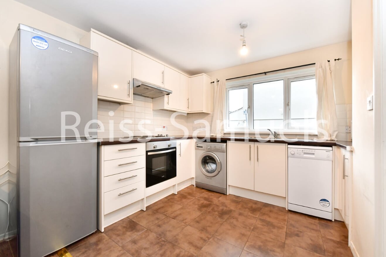 Flat Ambassador Square in Greater London