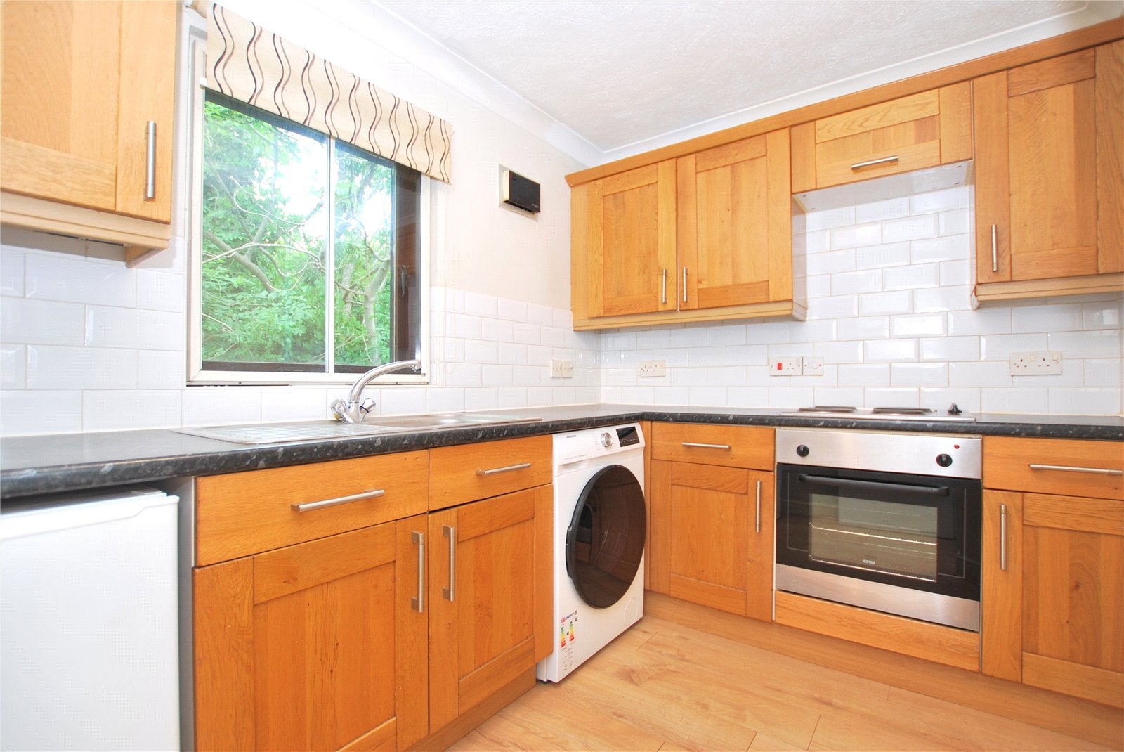 Flat Dairyman's Walk in Guildford