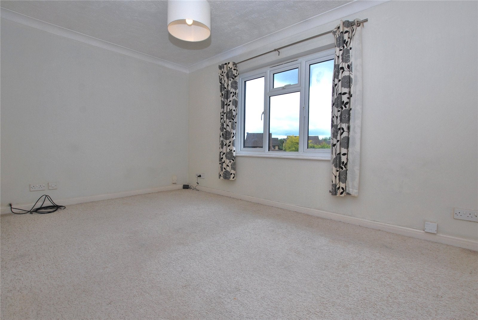 Flat Dairyman's Walk in Guildford