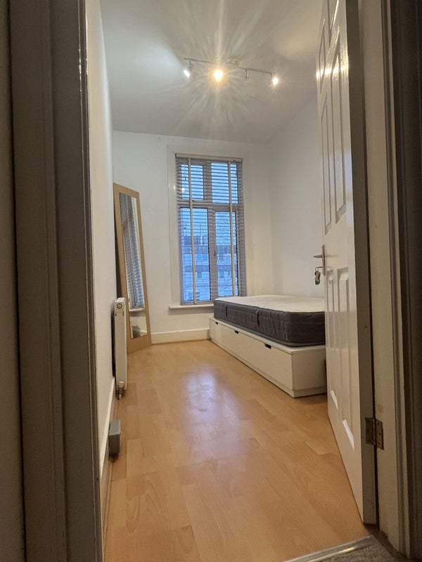 Room James Lane in Greater London