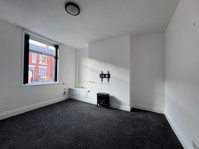 Flat Gordon Street in Leigh