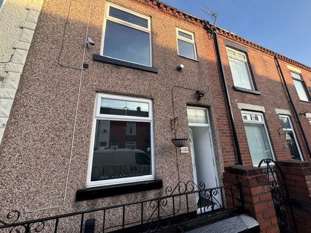 Flat Gordon Street in Leigh