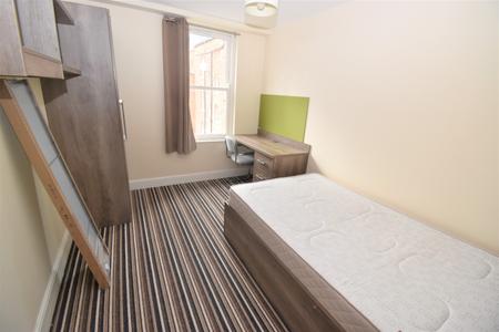 Room Powers Court in Royal Leamington Spa