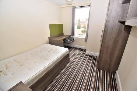 Room Powers Court in Royal Leamington Spa