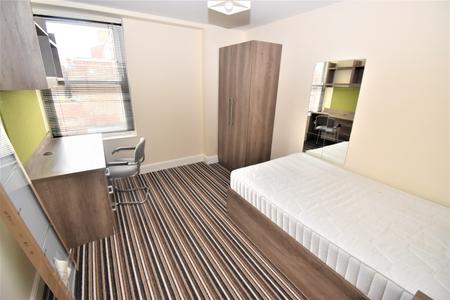 Room Powers Court in Royal Leamington Spa