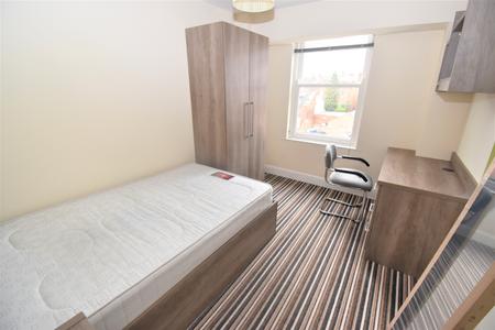 Room Powers Court in Royal Leamington Spa