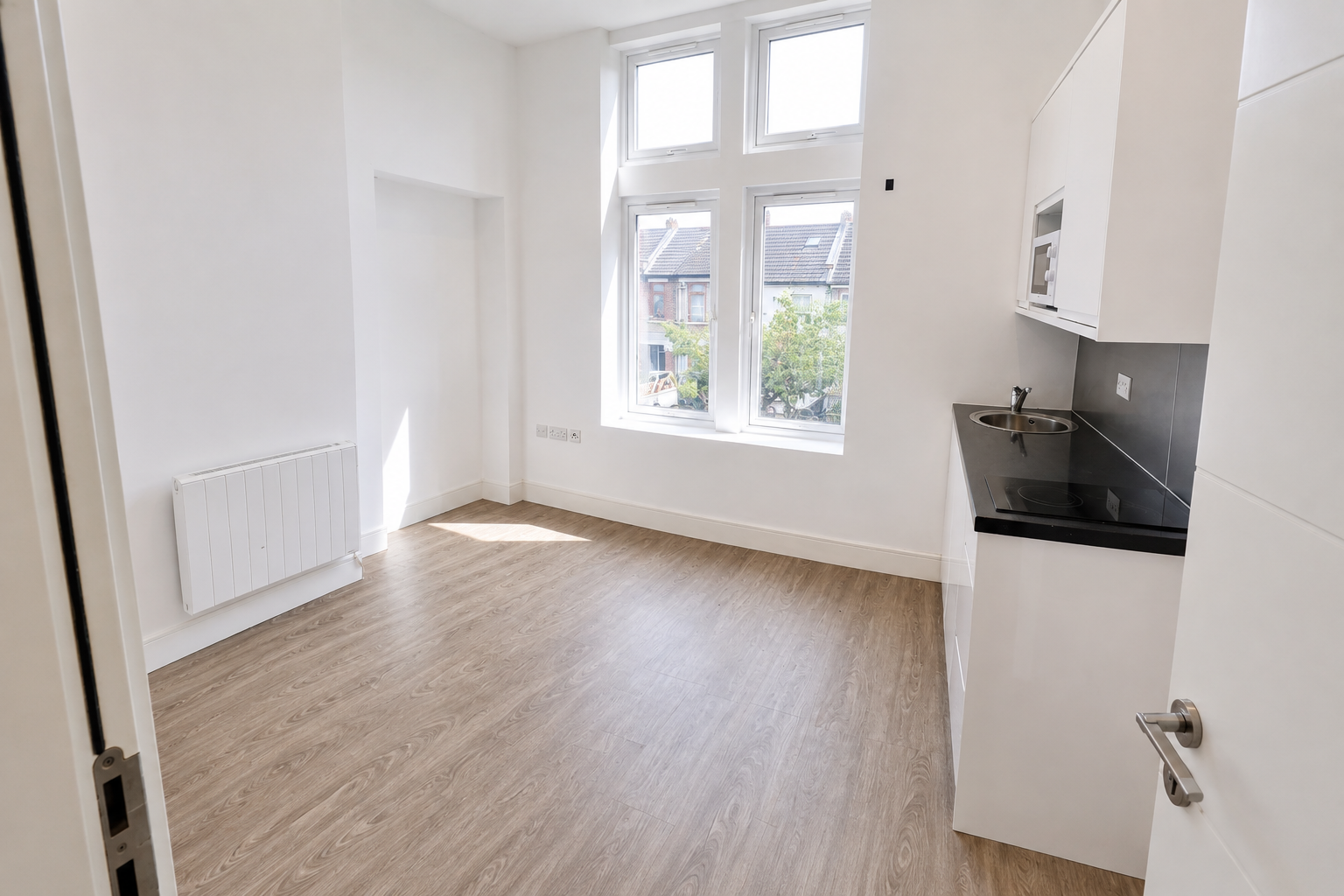 Flat Cann Hall Road in Greater London