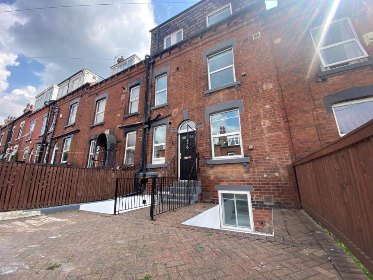 Flat Haddon Avenue in Leeds