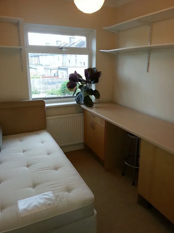 Room Crown Lane in Greater London
