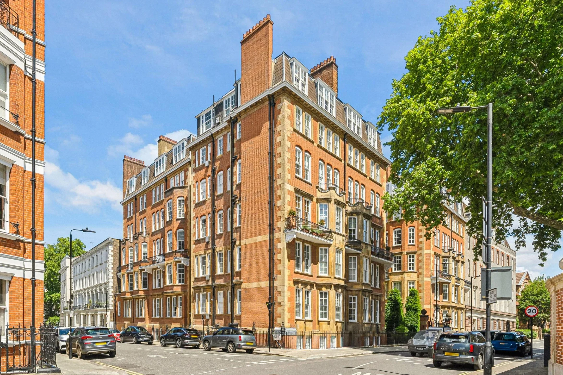 Flat Palace Court in City of Westminster