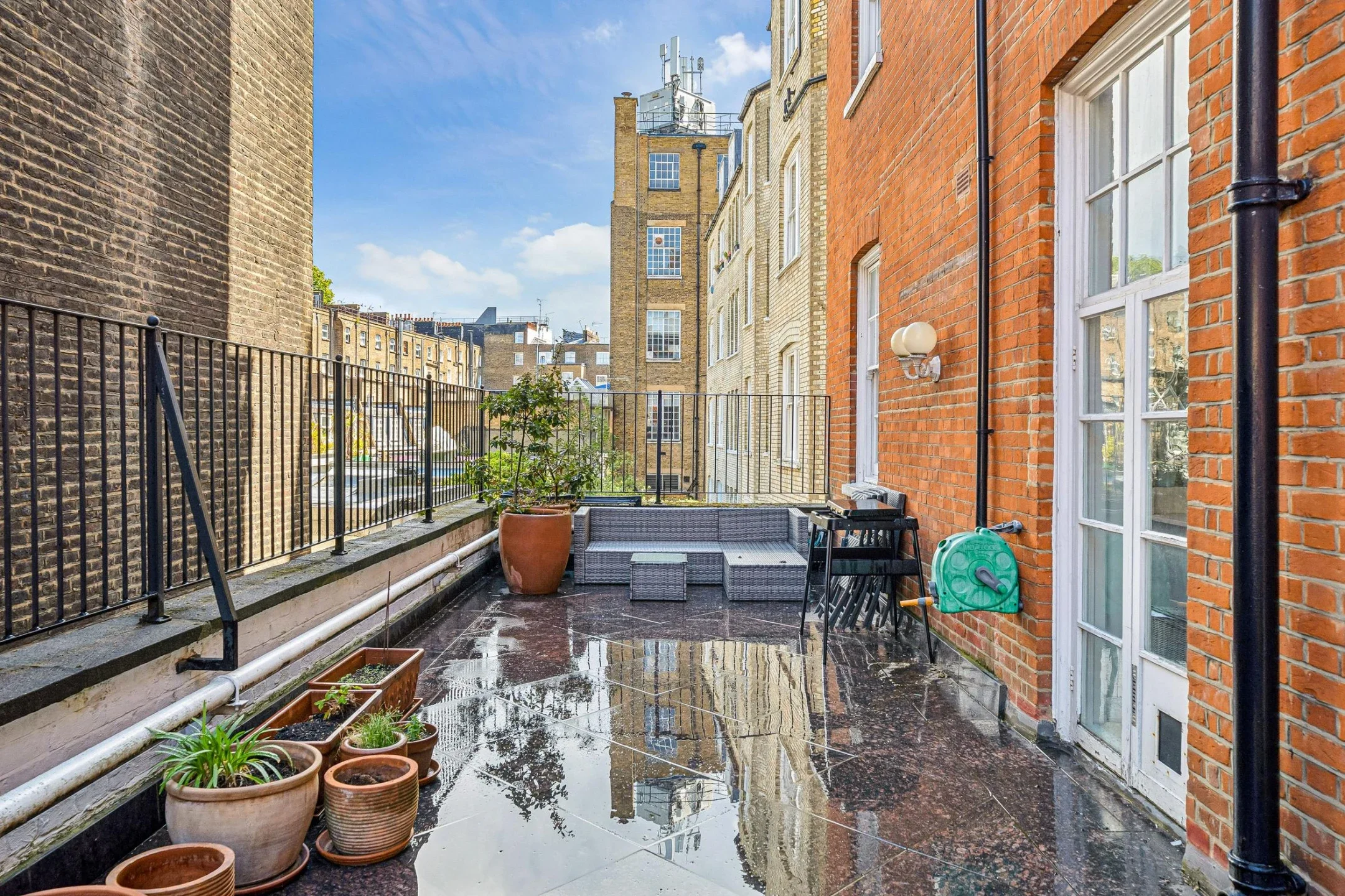Flat Palace Court in City of Westminster