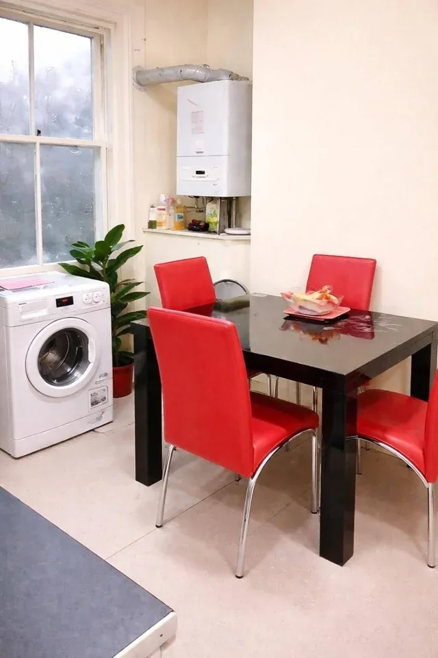 Room High Road Leyton in Greater London