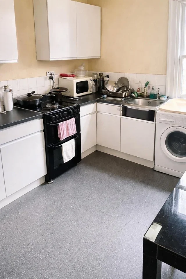 Room High Road Leyton in Greater London