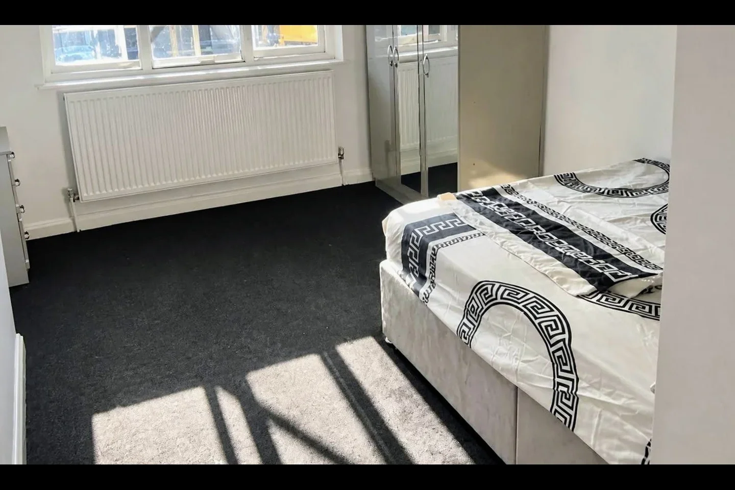 Room High Road Leyton in Greater London