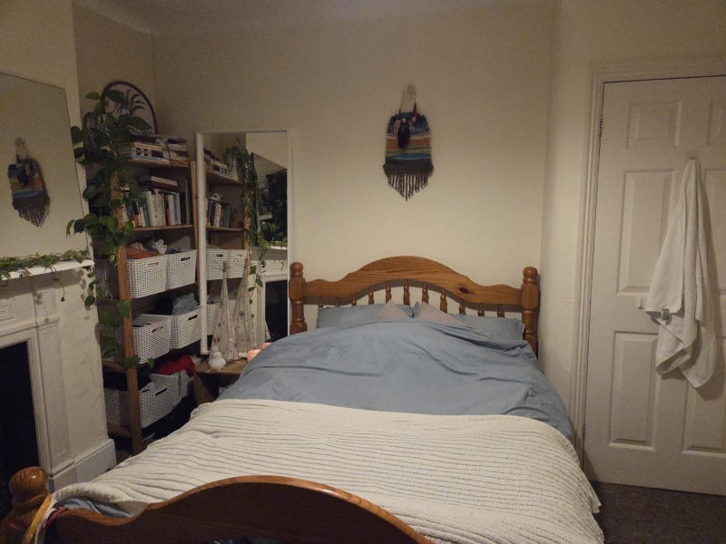 Room Effra Road in Greater London