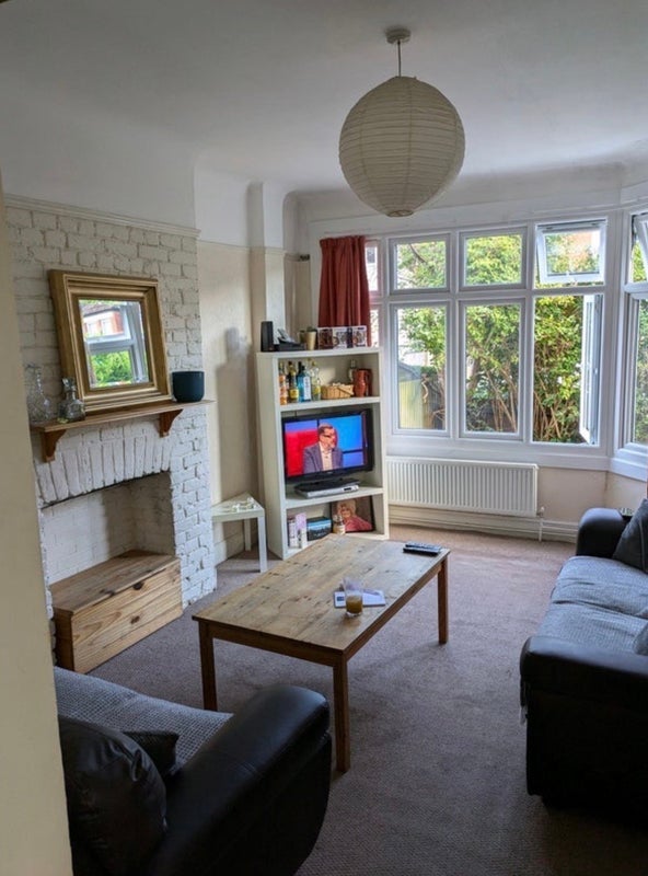 Room Effra Road in Greater London