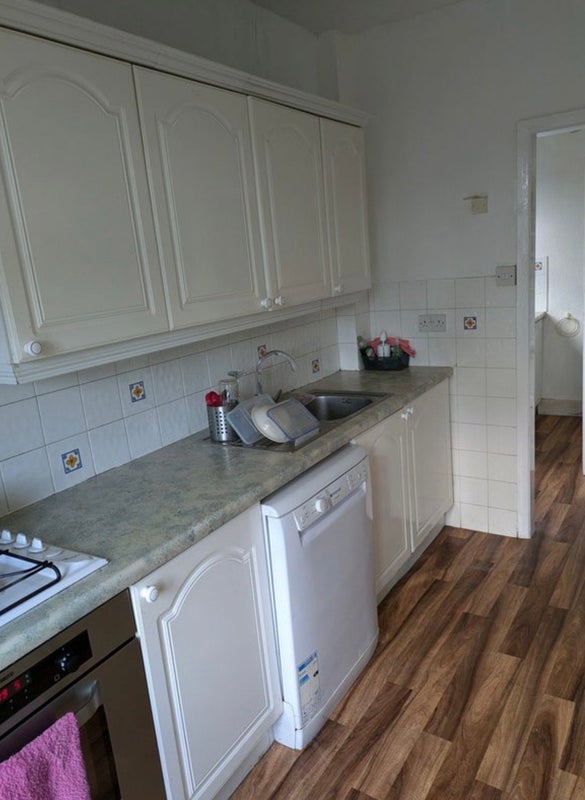 Room Effra Road in Greater London