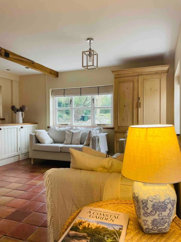 House Lower Thornton in Tiers Cross Community