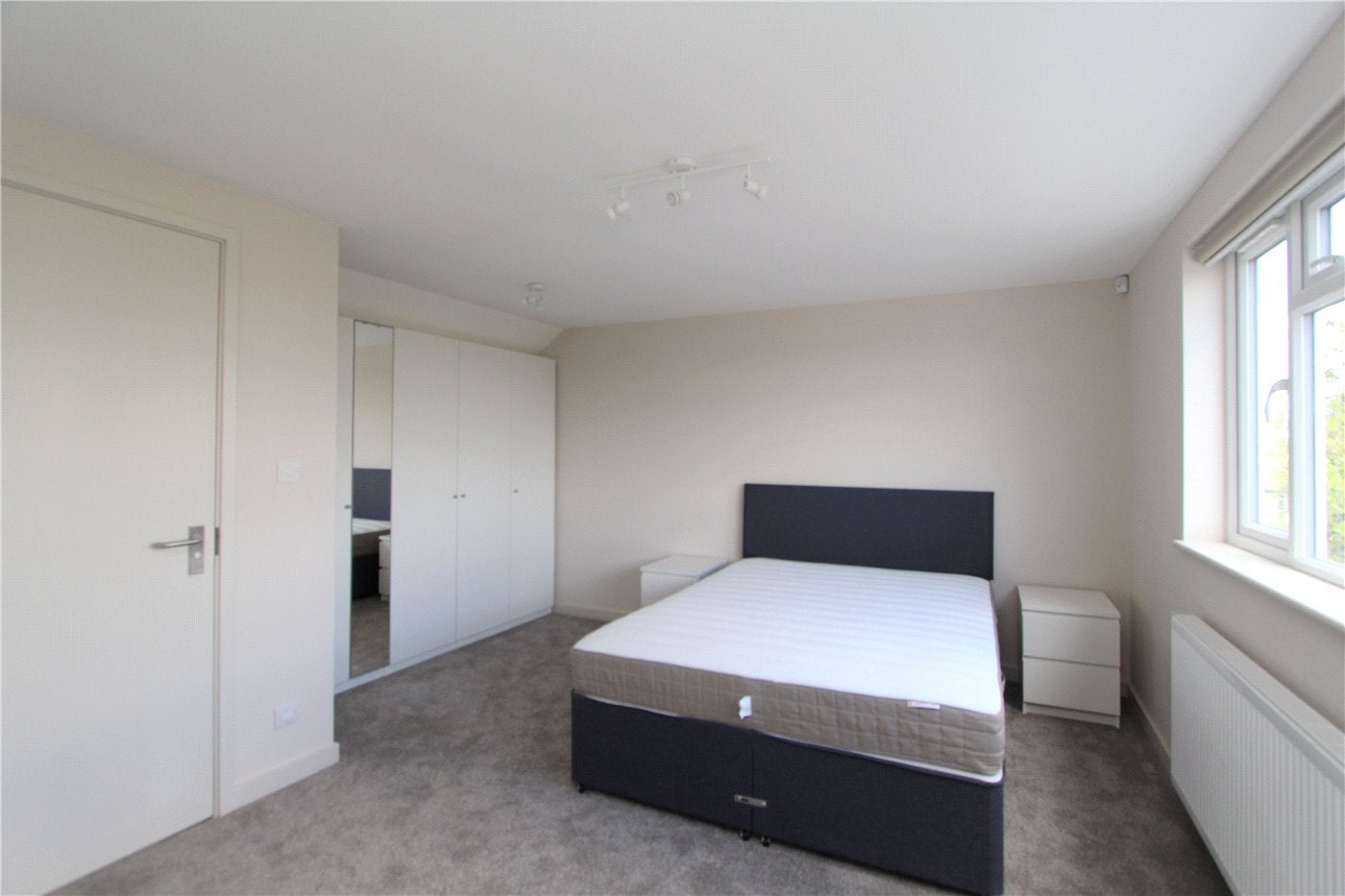 Flat Carlisle Avenue in Greater London
