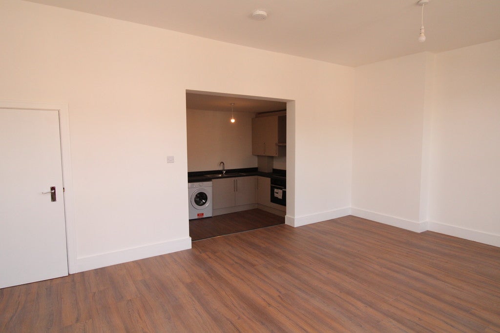Flat Woodfield Road in Birmingham