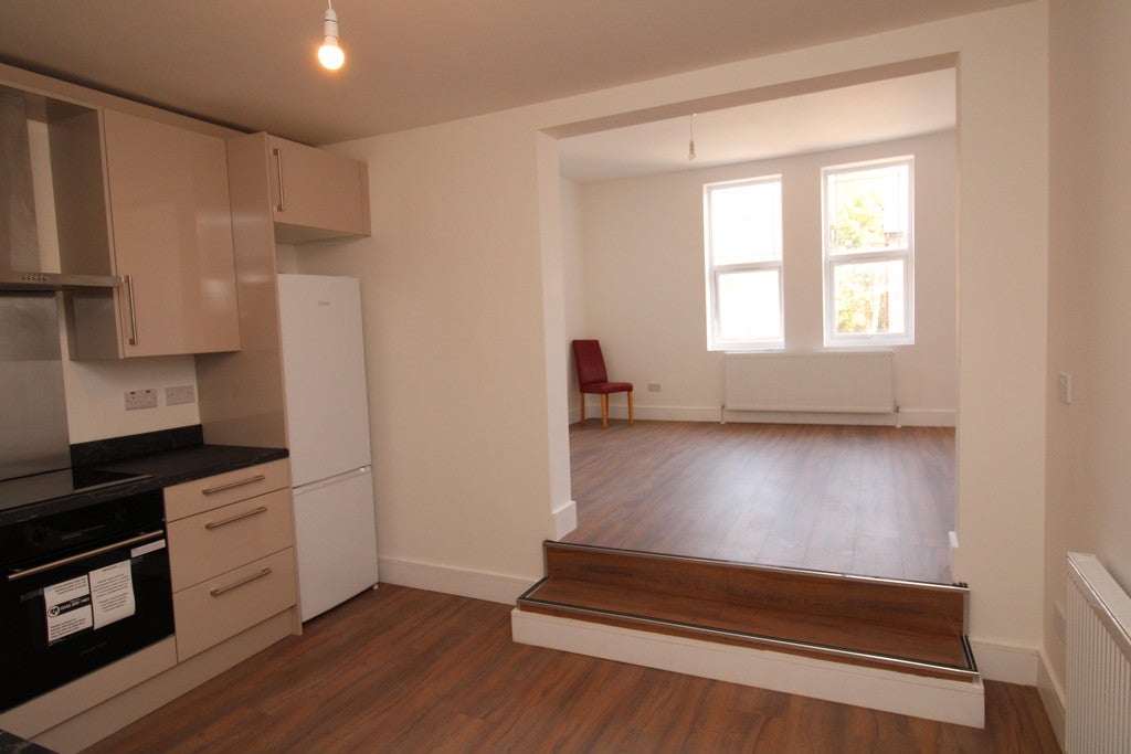 Flat Woodfield Road in Birmingham