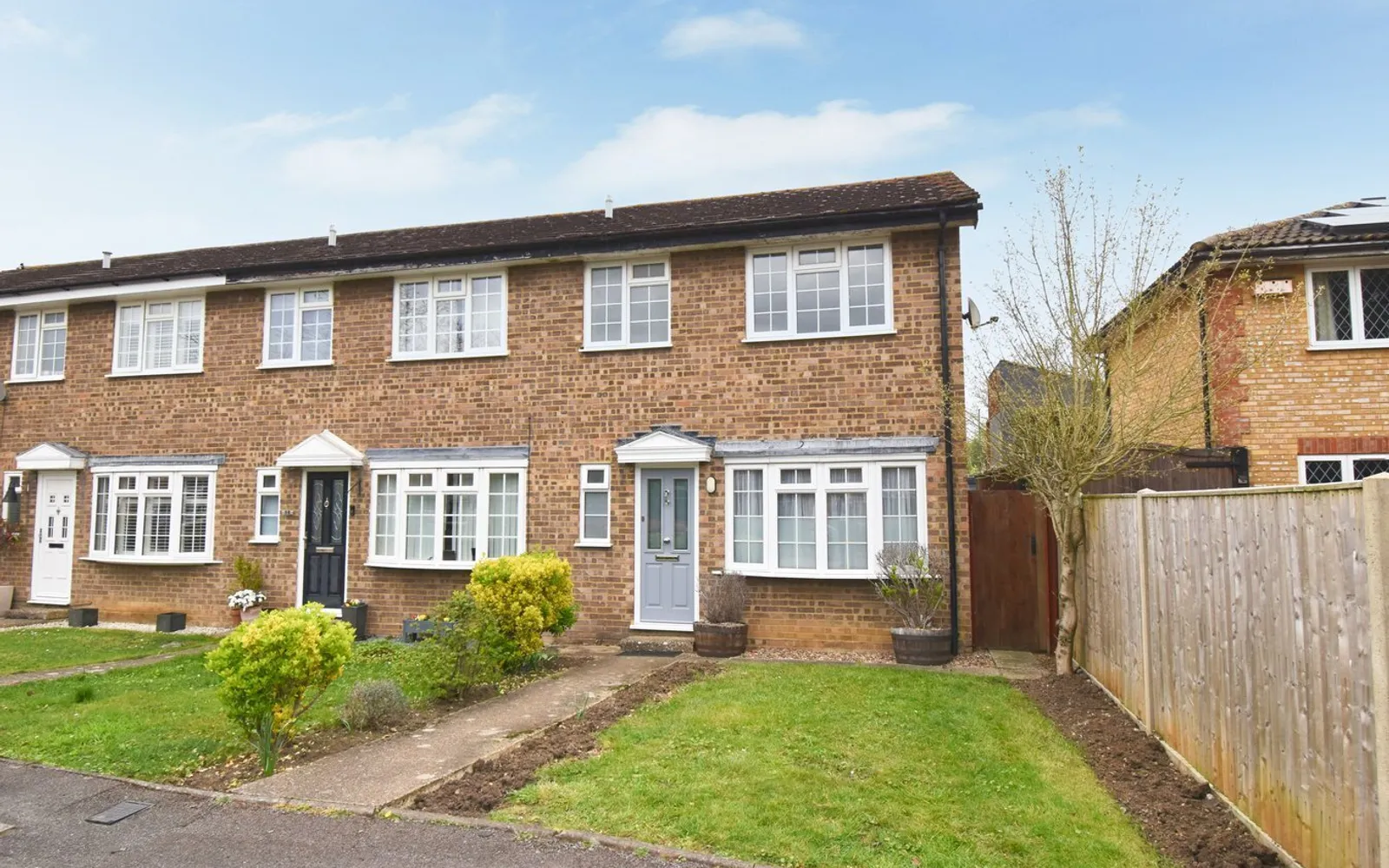 Flat Dunsmore Road in Elmbridge