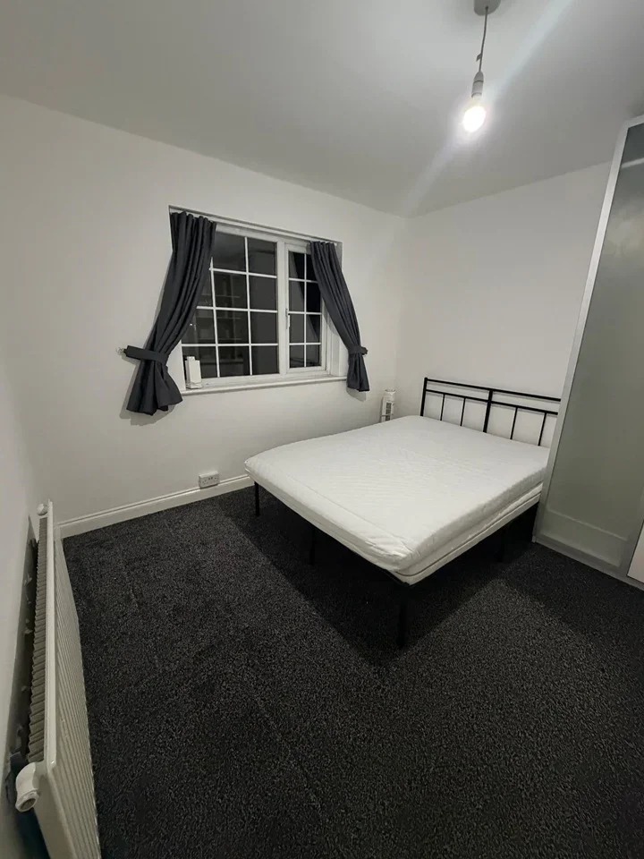 Room Newham Way in Greater London
