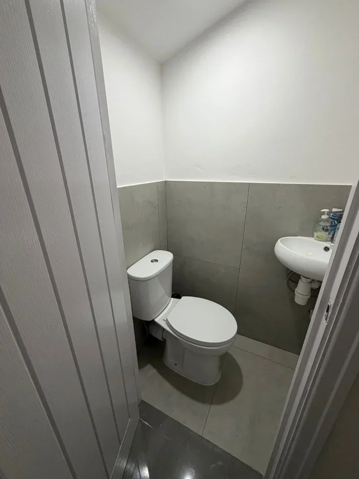 Room Newham Way in Greater London