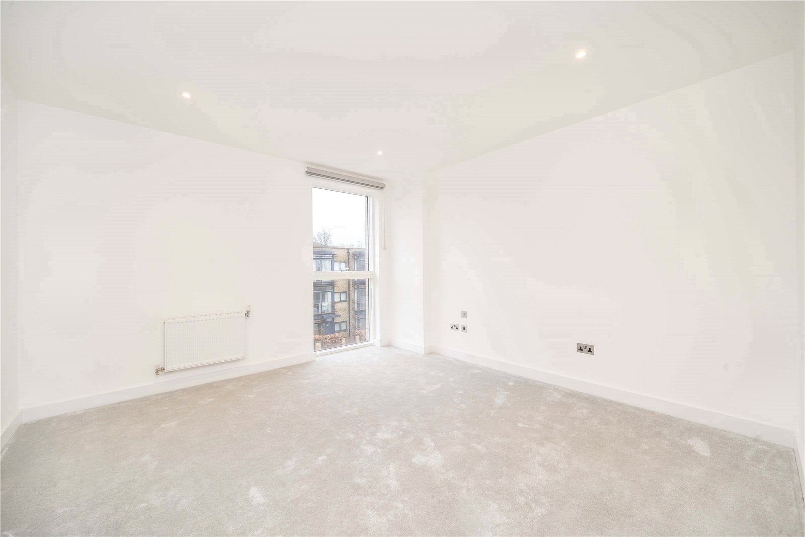 Flat Christchurch Avenue in Greater London