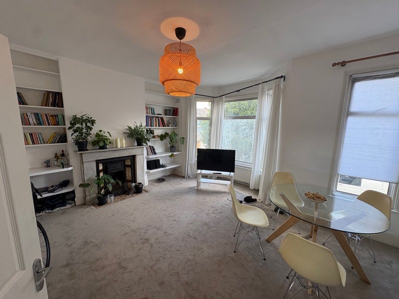 Room Burrows Road in Greater London