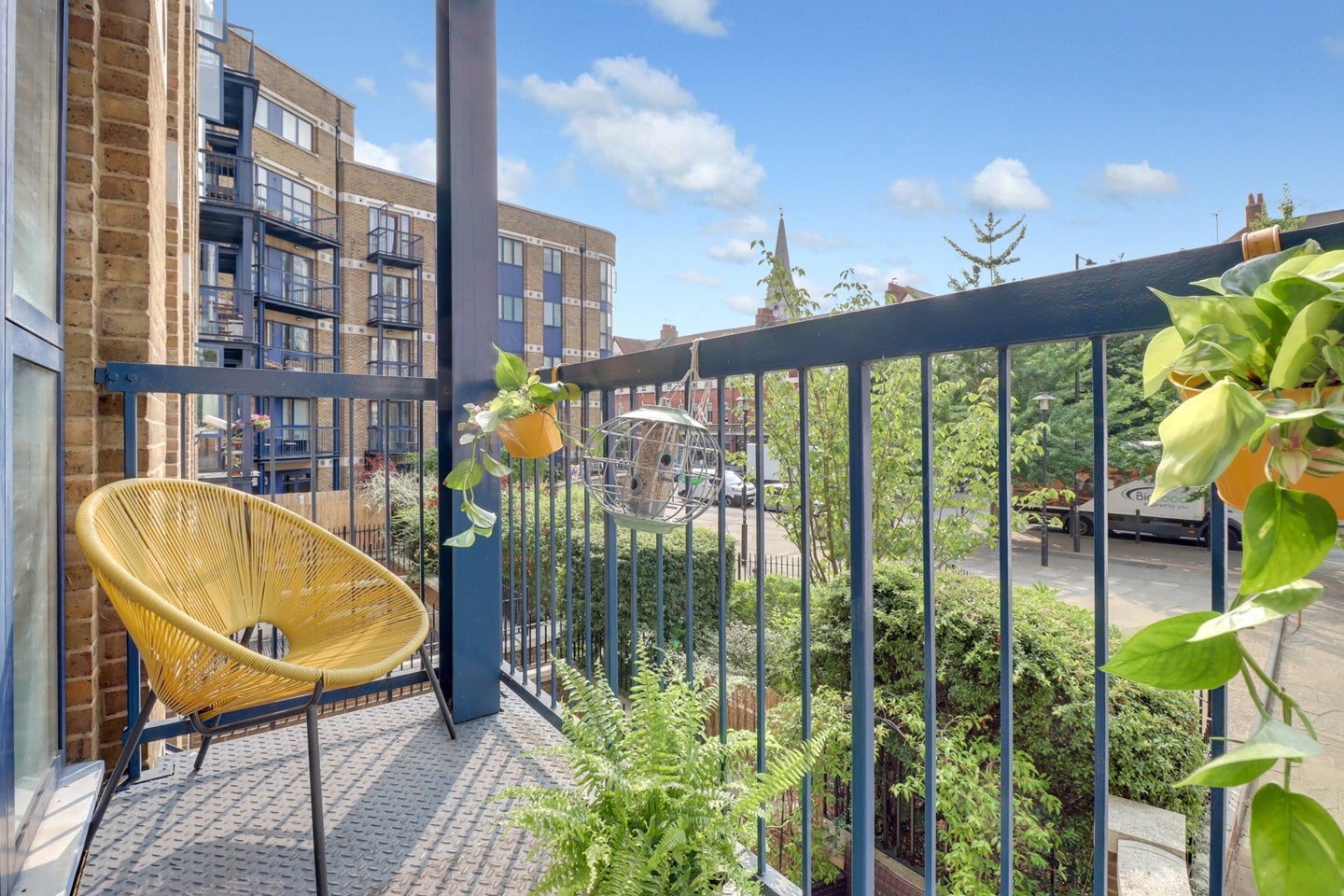 Flat Folgate Street in Greater London