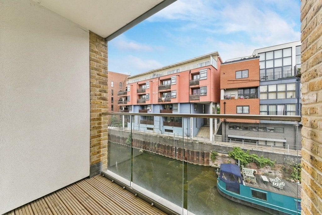 Flat St. Anne's Row in Greater London