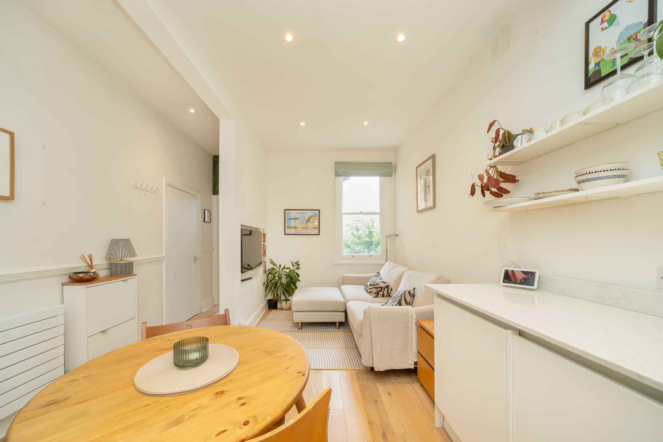 Flat Brondesbury Park in Greater London