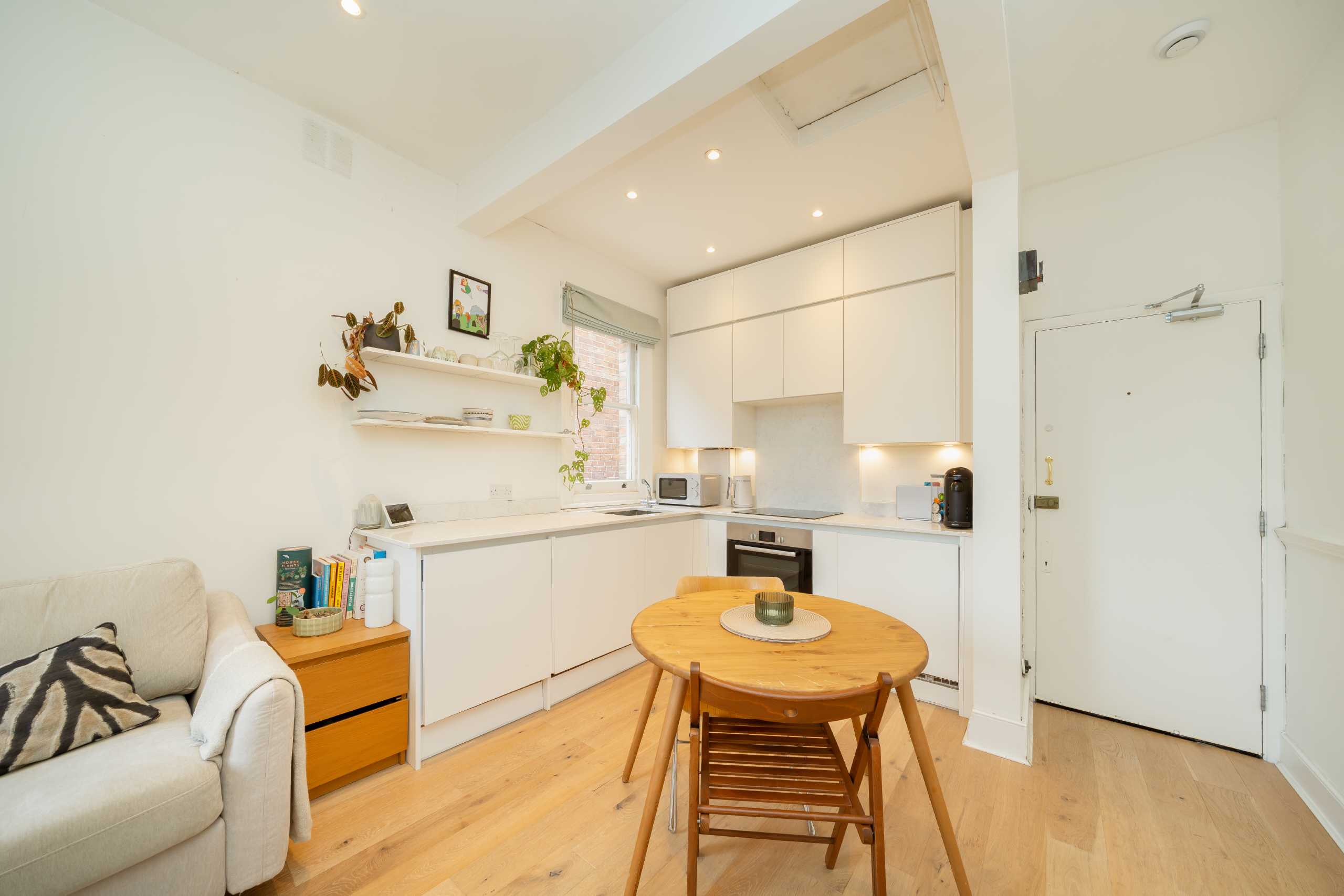 Flat Brondesbury Park in Greater London