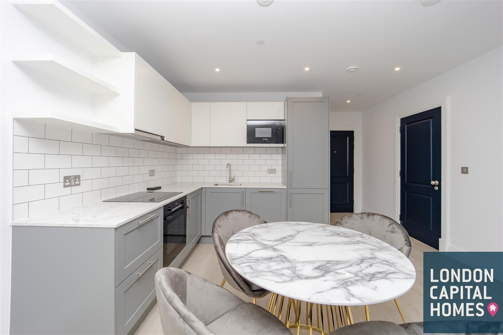 Flat Barnes Pikle in Greater London