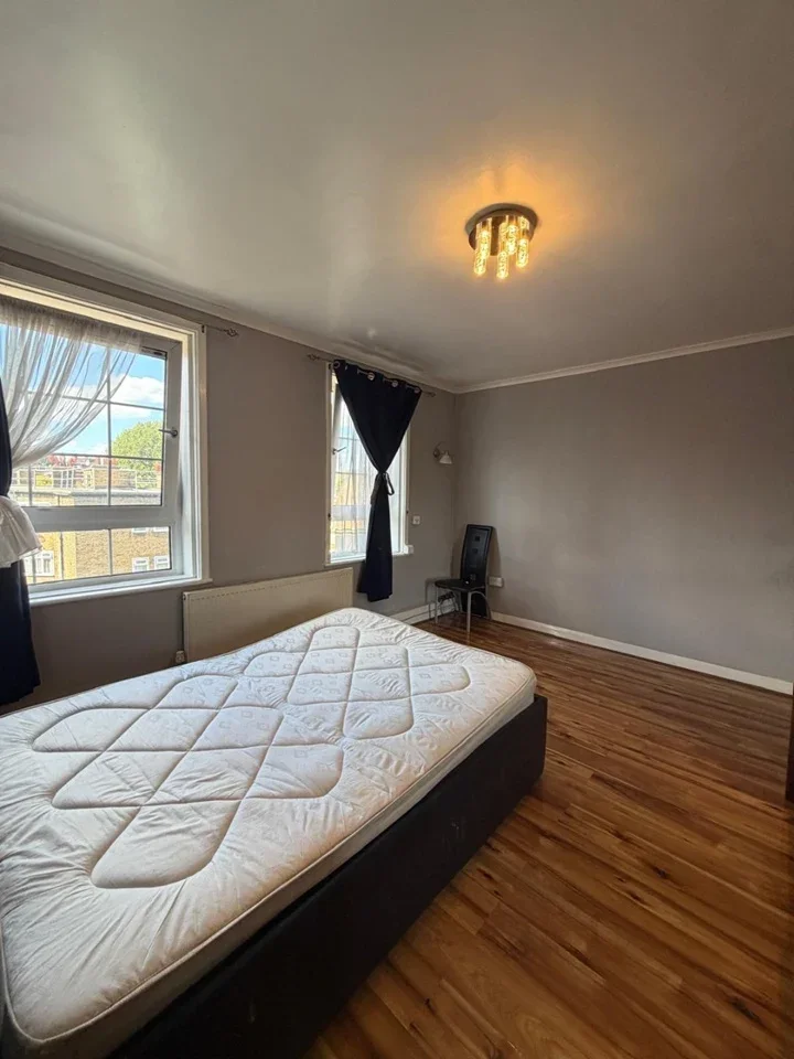 Room Saltwell Street in Greater London