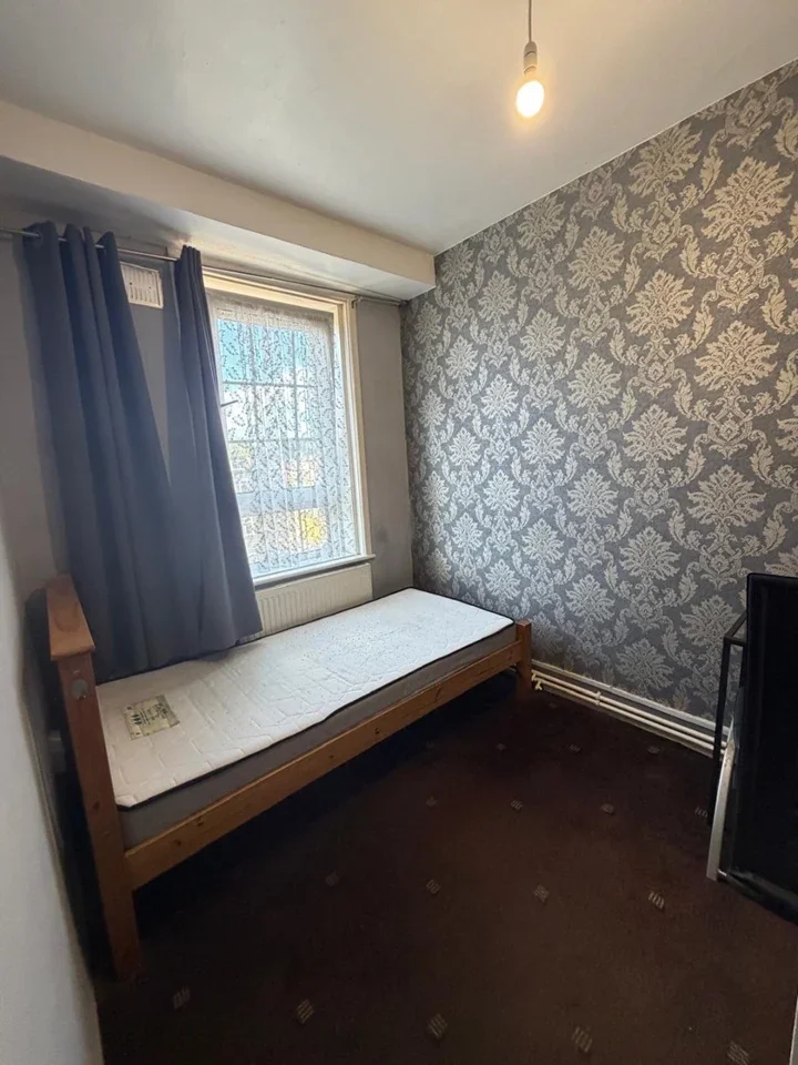 Room Saltwell Street in Greater London