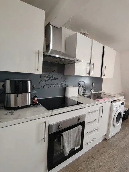 Flat Lewisham Way in Greater London