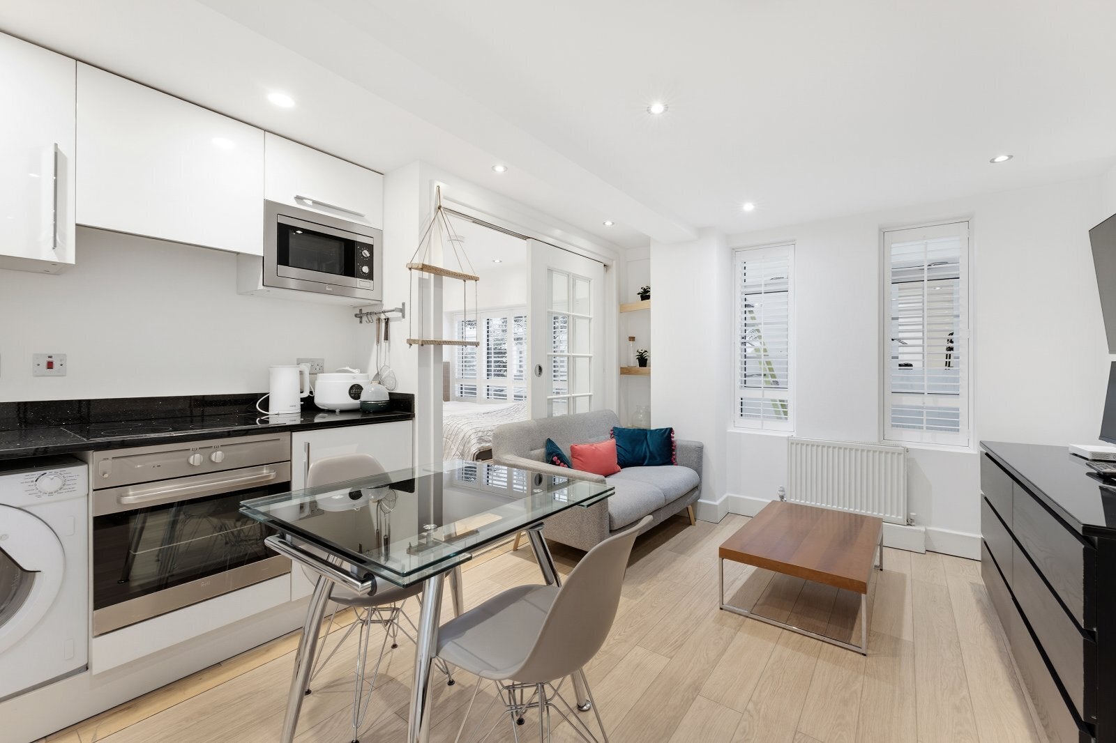 Flat Sloane Avenue in Greater London