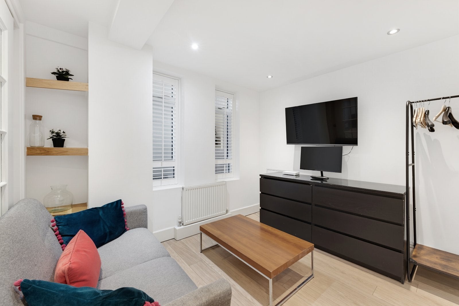 Flat Sloane Avenue in Greater London