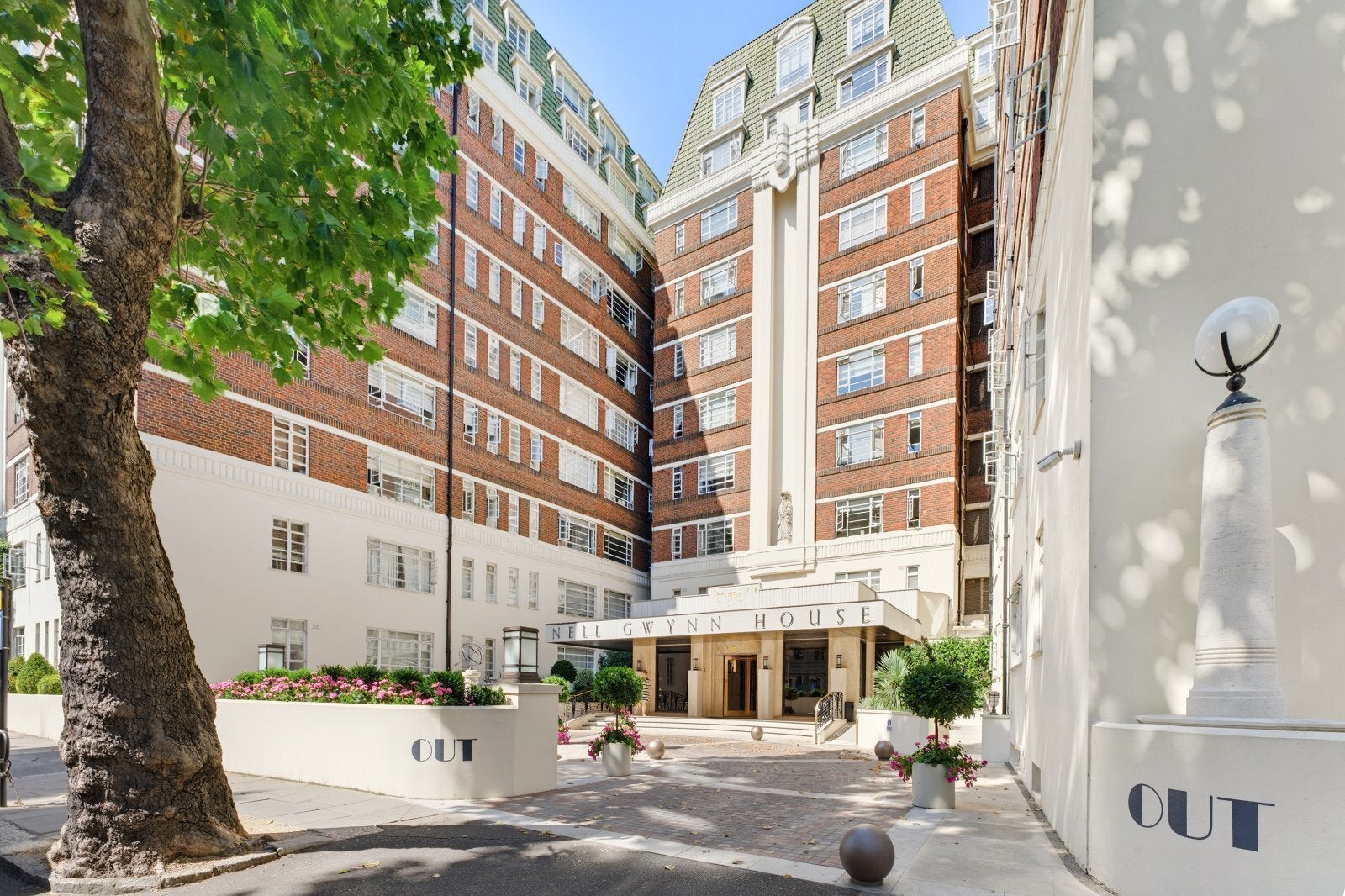 Flat Sloane Avenue in Greater London